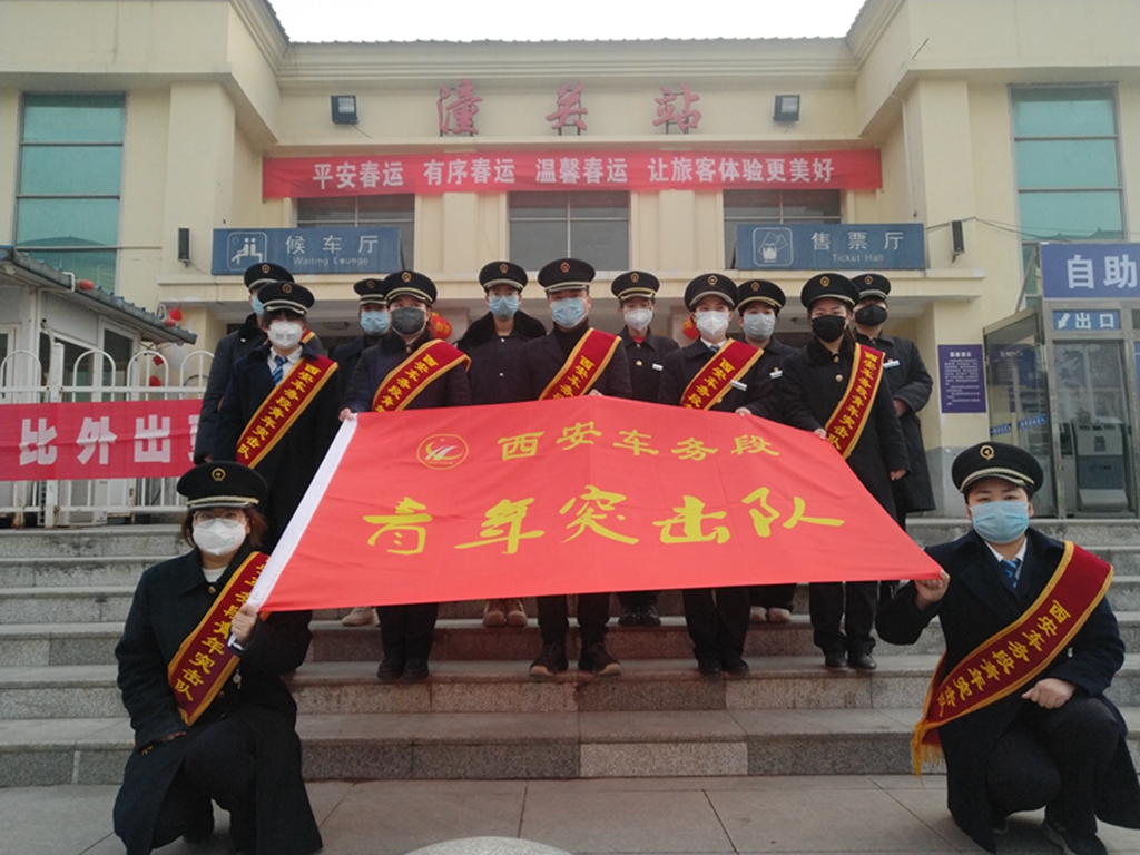 让团旗在一线飘扬,让红旗在心中飘扬打赢疫情攻坚战