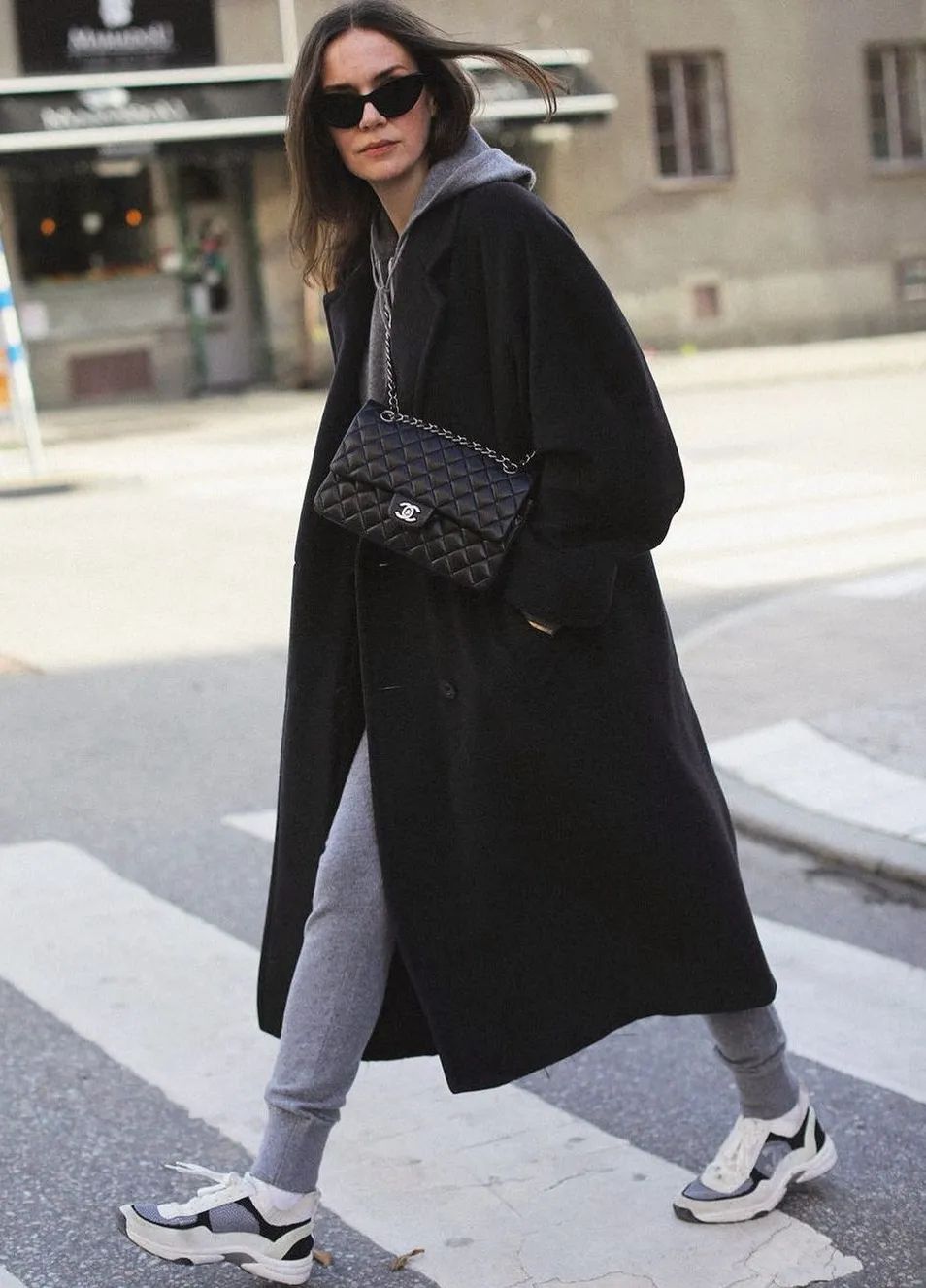 你还在买这么贵的大衣吗,买了件比较贵的大衣有些后悔