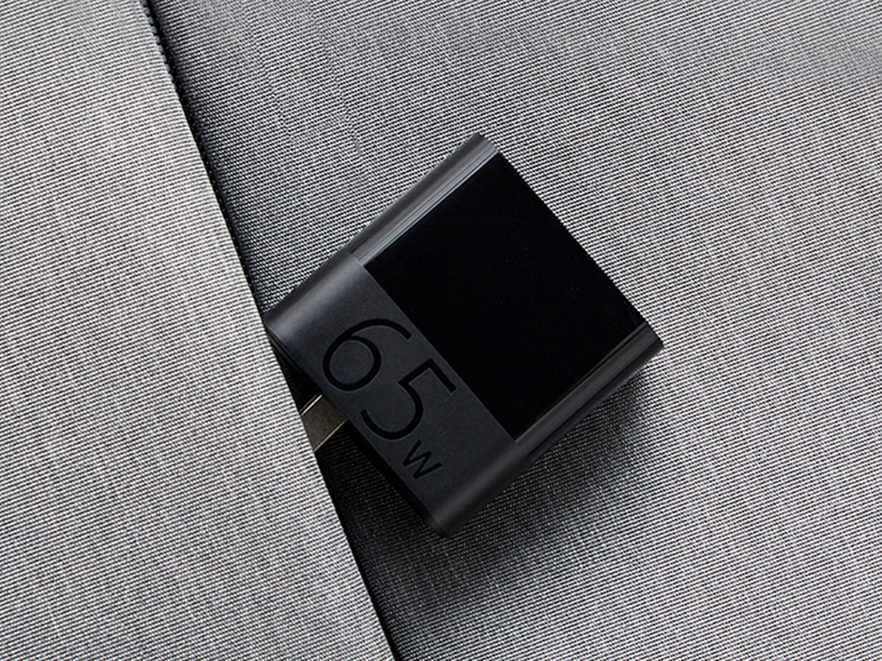 便携的ZMI紫米65W单口快速充电器手机平板笔记本全兼容