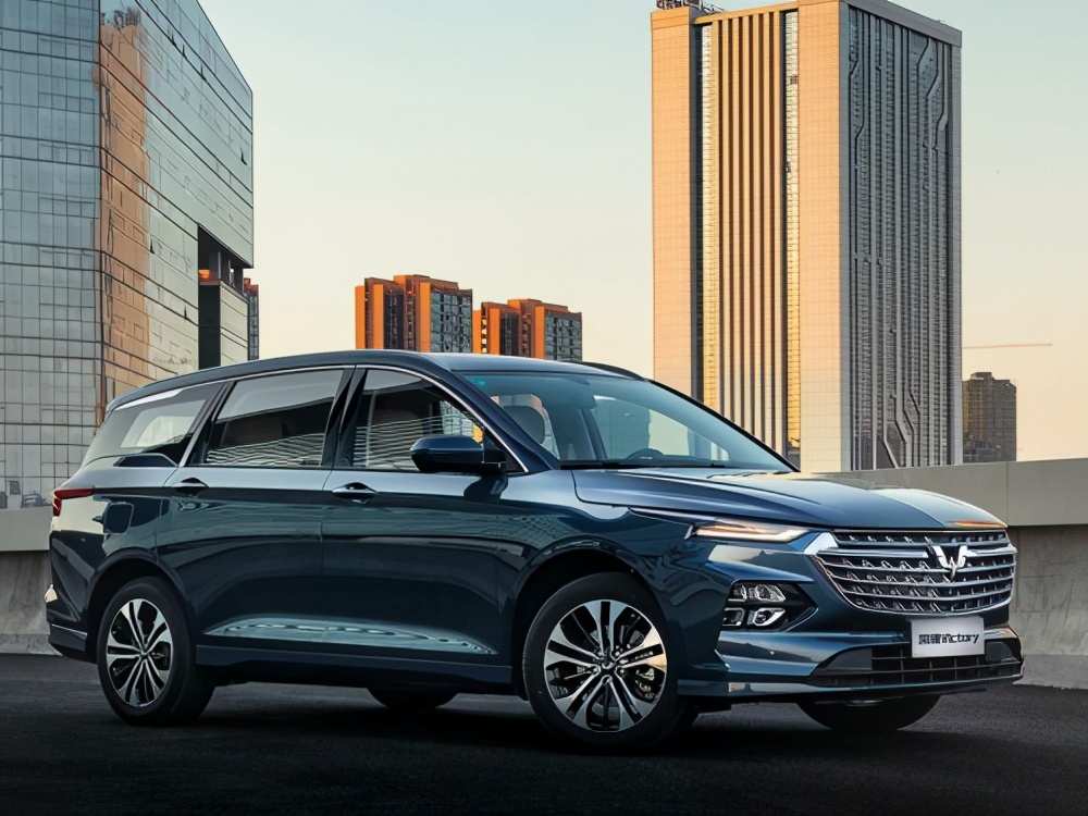 五菱新添凯捷银标suv行政豪华版,五菱官方六座车型凯捷银标多少钱