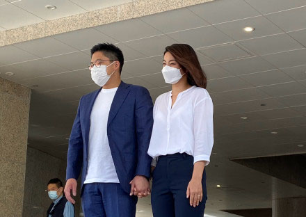 郭晶晶秀禾服,郭晶晶蓝色西装