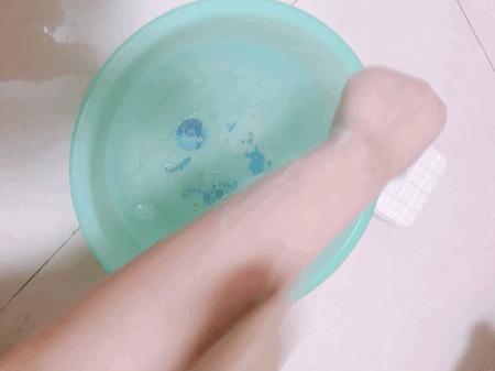 三伏天洗澡时,该不该用力搓泥灰?建议大家这样做,干净且卫生