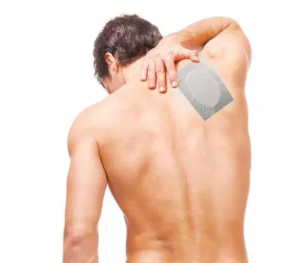 贴腰酸的膏药贴哪个部位,一弯腰就腰疼贴膏药有用吗