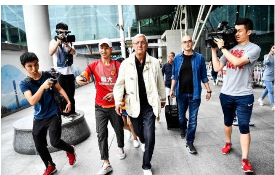 里皮接受采访又被狠骂!中国球迷:还不如1:5输泰国的卡马乔