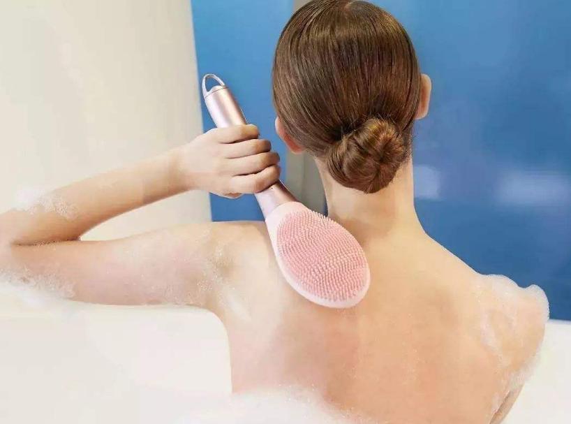 背部爆痘用什么药,背部长痘原因以及怎么调理