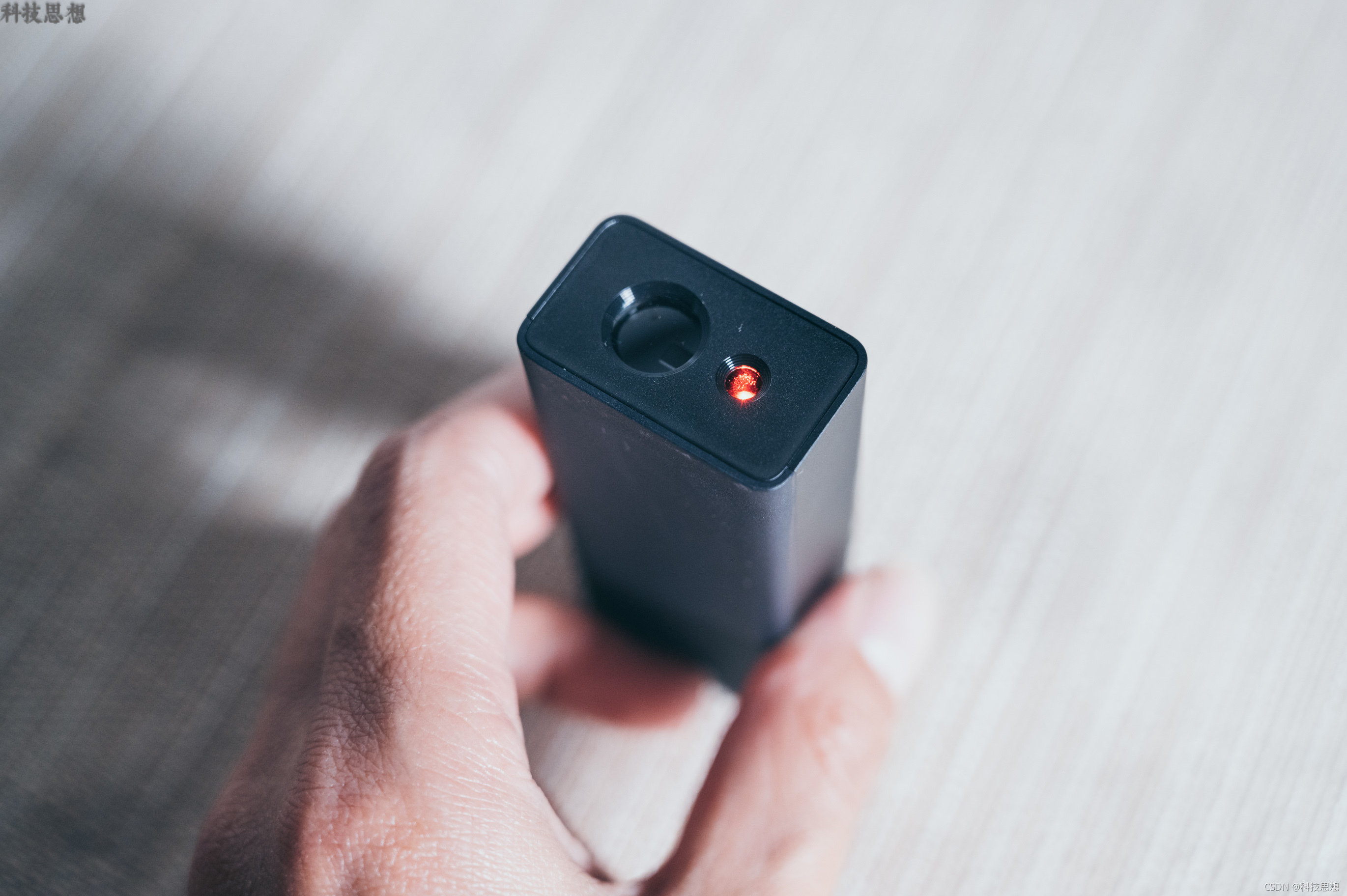 米家智能激光测距仪简单使用评测,米家智能激光测距仪一人就能测量