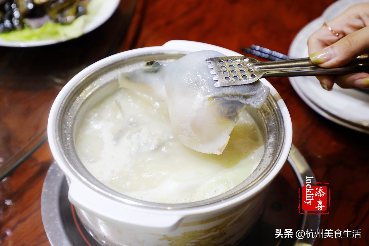 镇江美食三茅宫地锅鸡,镇江美食推荐锅盖面