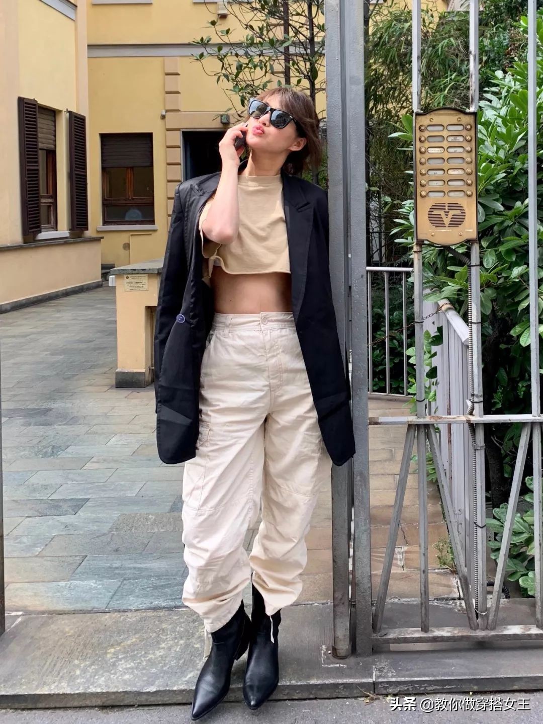 2020最潮搭配少不了这一条工装裤,初秋工装裤搭什么上衣