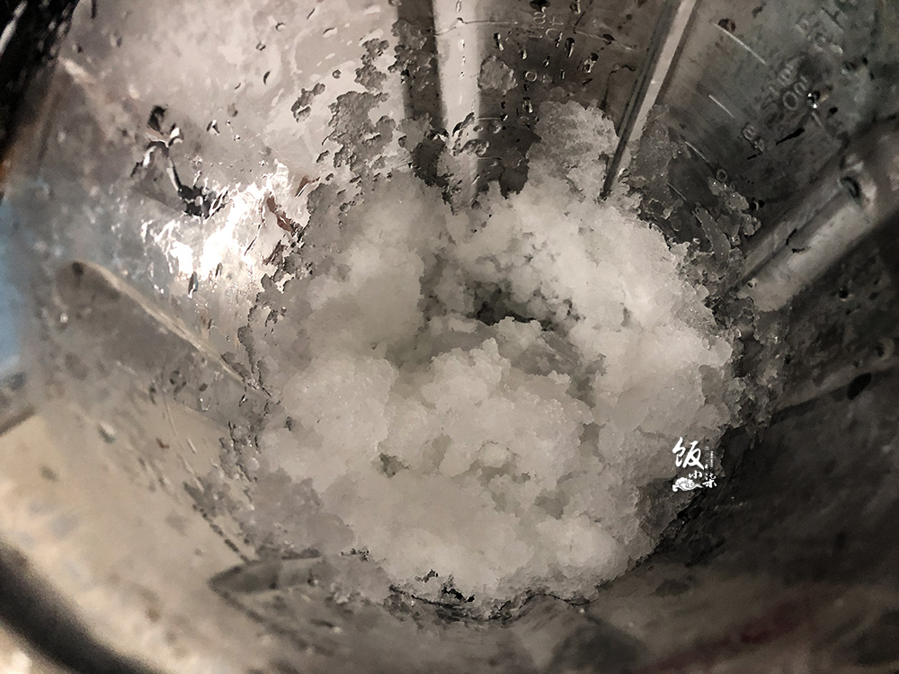 摆摊冰淇淋刨冰的制作方法全过程,夏天简单摆摊冷饮制作