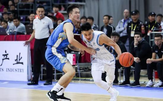 林书豪场边说中文,林书豪刚开始说中文