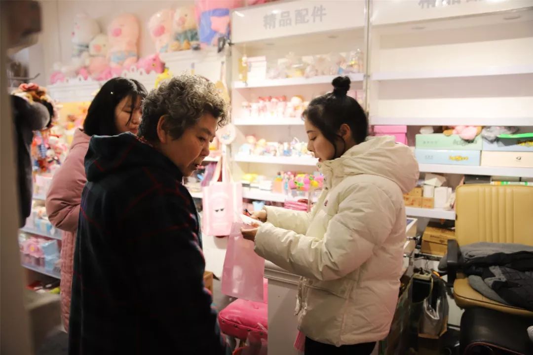 潢川97年美女,潢川女大学生回家创业