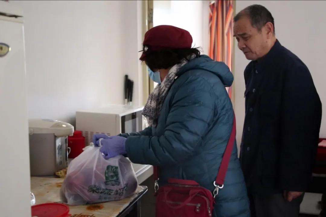 暖心！60岁韩大姐和她的“代购战车”！