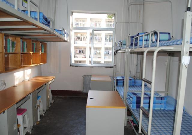 一般大学生会选择上铺还是下铺,新生入学选新学校怎么样