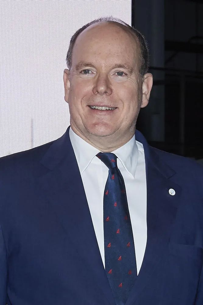 因丑闻而损害王室形象的人 (最离奇的王室丑闻)