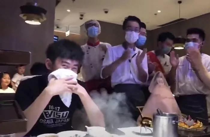 不要让海底捞知道你过生日,别让海底捞知道你的生日