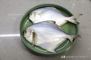 清蒸鲳鱼肉质鲜嫩营养价值高,美食不可辜负家常菜清蒸鲳鱼