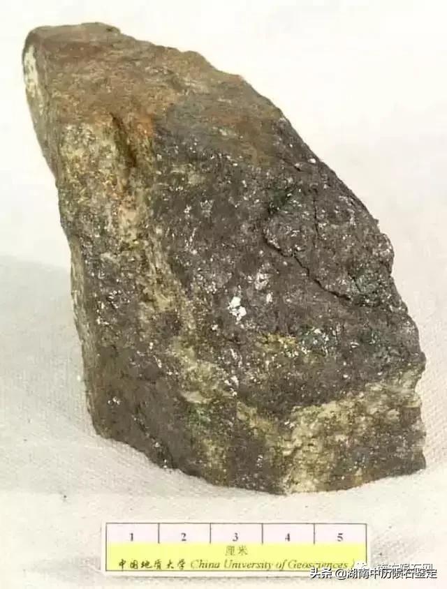 月球陨石与地球矿石的区别,月球陨石和矿石有什么区别