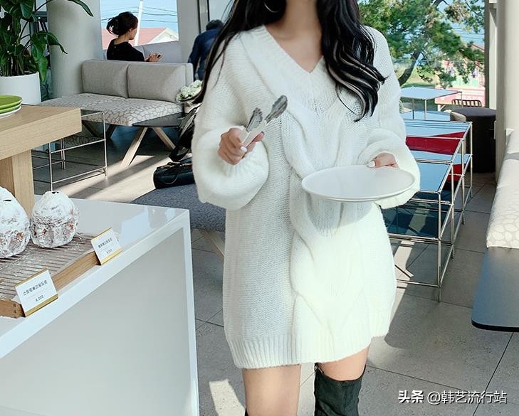 今年流行设计感毛衣,韩国设计款宽松毛衣