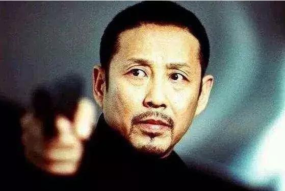 一首《十七岁》之于香港娱乐圈，就是半部《春秋》