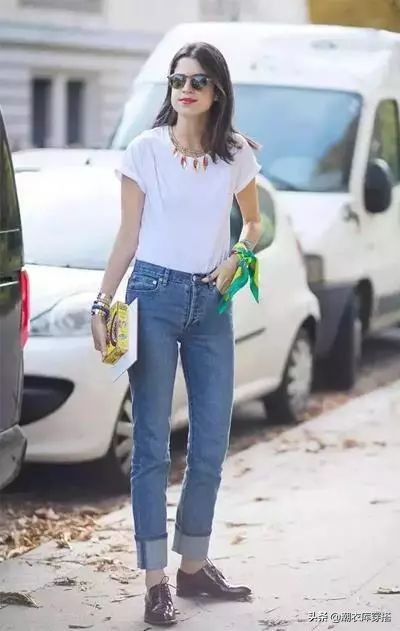 白色t恤领口发黄怎么洗,白色t恤放久了发黄怎么办