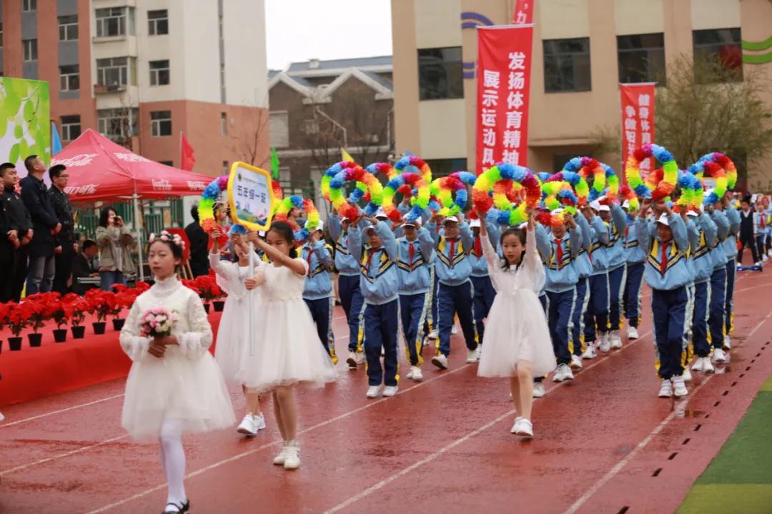 【“七个一”先锋在行动】呼和浩特市足球协会“万达分校足球基地”挂牌仪式在南门外小学万达分校举行