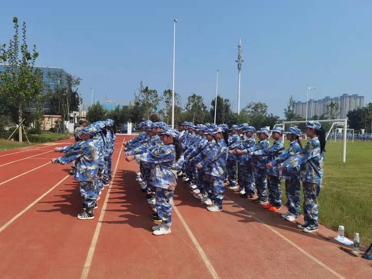 青春在磨砺中成长新高一军训,青春飞扬军训