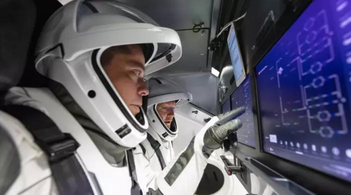 马斯克火箭spacex第一次成功视频,马斯克spacex火箭发射成功回收