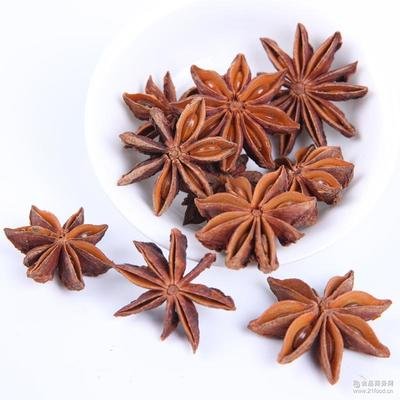 八角的香气是香料中最霸气的,八角和什么香料都具有芳香的气味
