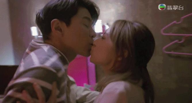 “没房人生就不完整”?这8.9高分港剧,终于敢扎心