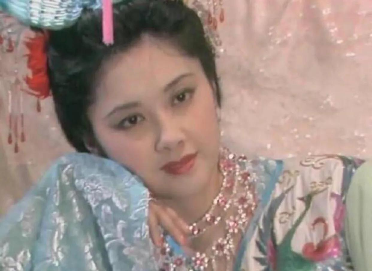 明星整容和不整容老去有什么区别,自然老去和整容明星的对比