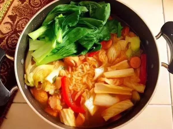 总吃方便面对身体有什么危害,方便面碗上有蜡会伤害身体吗