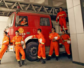 女生怎样穿衣服算保守,女生怎么穿衣服才好看