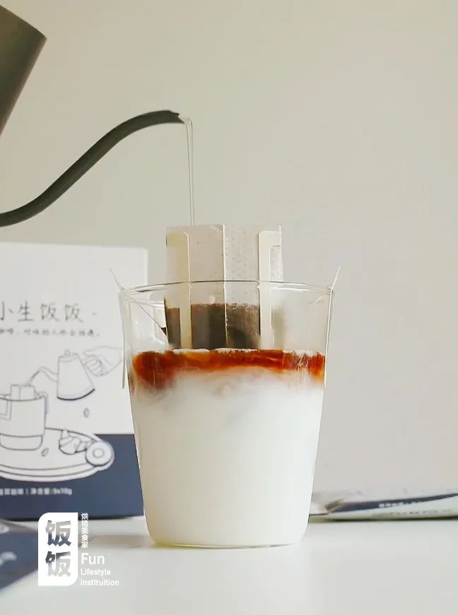 「生椰拿铁」火爆全网的夏日生椰拿铁,在家就能轻松复刻