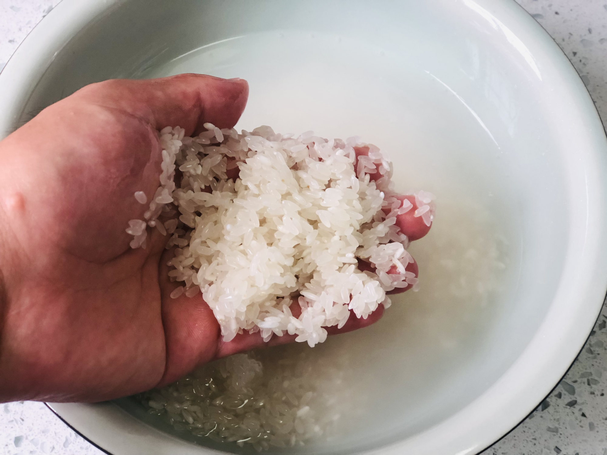 大米蒸米饭要注意什么,蒸大米的时候用不用水淘一下