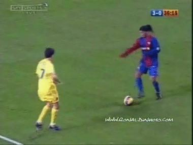 罗纳尔迪尼奥神龙摆尾,罗纳尔迪尼奥蝎子摆尾集锦