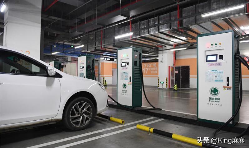 全新凯美瑞混动与燃油版的区别,凯美瑞混动和燃油版有哪些区别