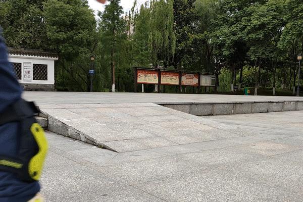 儿童风火轮轮滑鞋,给儿童用什么轮滑鞋