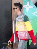 LV“转行”卖空气？一件充气夹克30000块，网友：我出3块