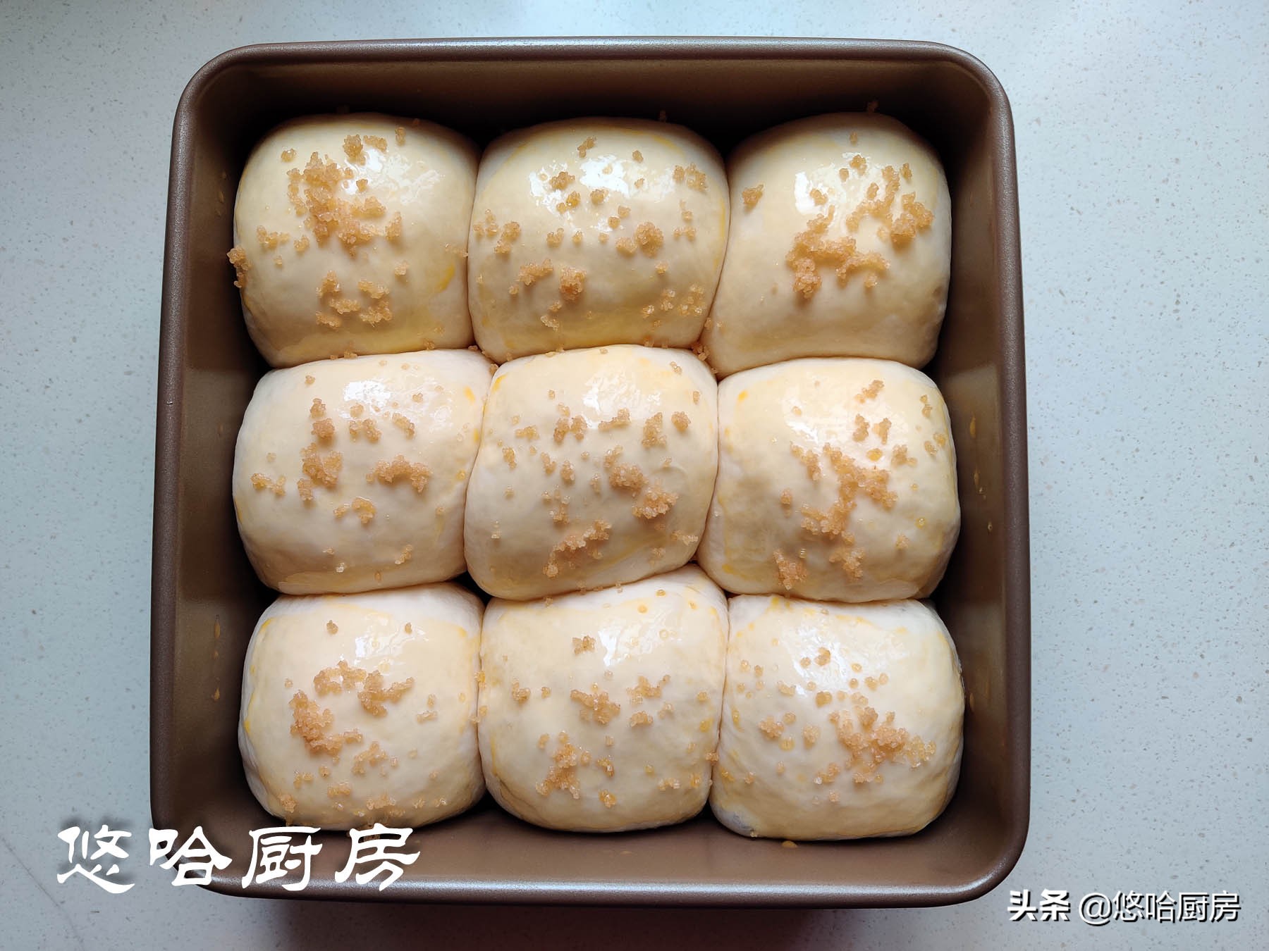 爱吃面包不用花钱买,香甜的松软小面包快快动手制作吧