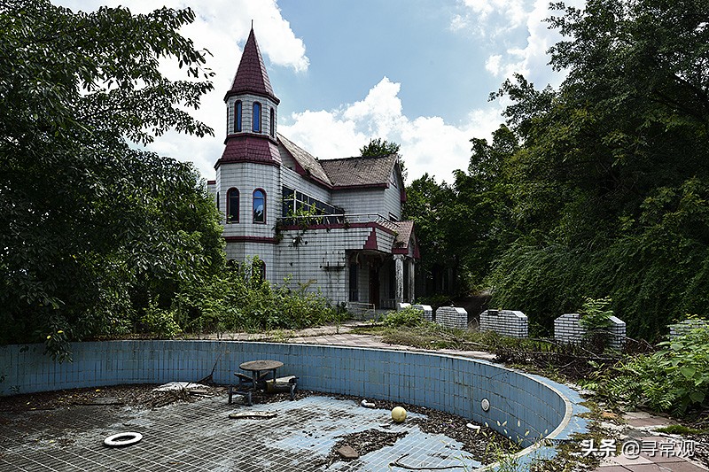探秘重庆被人遗忘的废墟,被植物吞噬的小区