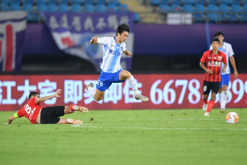 昔日U23政策第一人如今无球可踢，球队重组残阵参赛也不给他报名