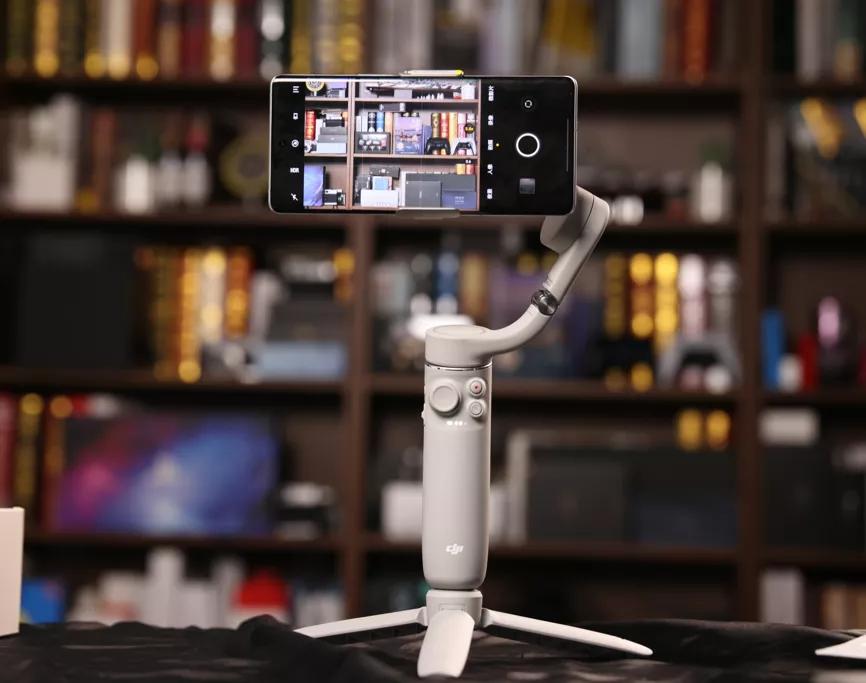 大疆手持云台om6跟智云5s哪个好用,大疆云台om5适配哪些机型