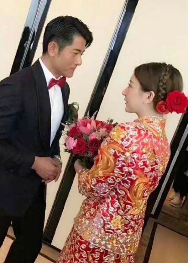 黎明方媛带着两个孩子坐经济舱,方媛演讲说坐经济舱