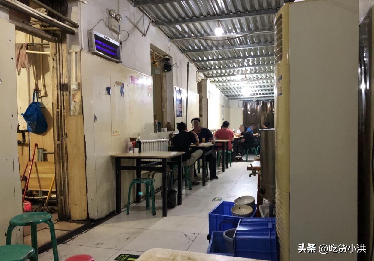 郑州开了40多年的面馆,满满八十年代风格,人称“杀人烩面馆”