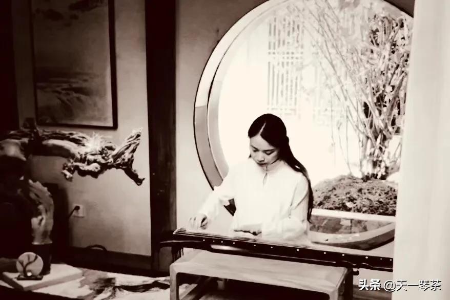 弹琴会让手指变长吗,弹琴会让手变好看吗