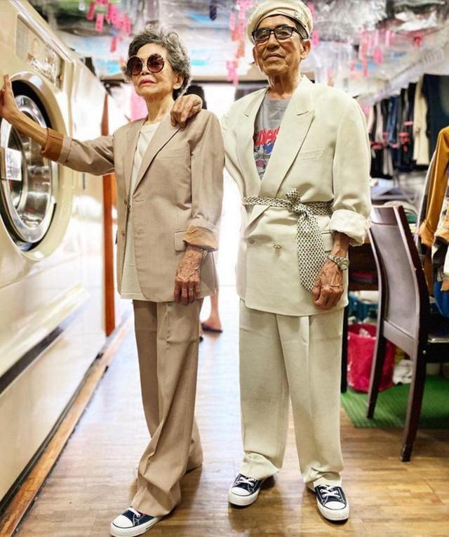 叹服这对84岁老夫妻，穿别人不要的衣服火到国外，这才叫秀恩爱