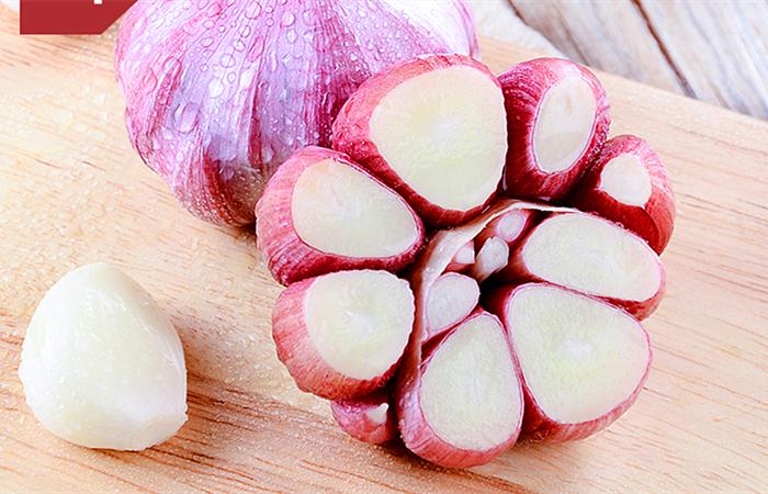 切洋葱切到流泪怎么办,切洋葱已经把眼睛辣了怎么办