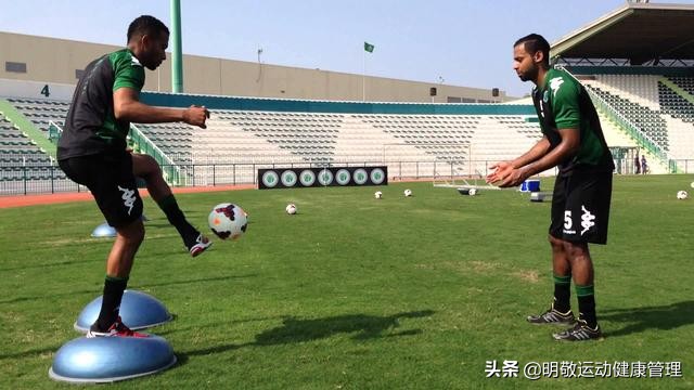 足球膝盖防受伤训练,足球防止崴脚训练