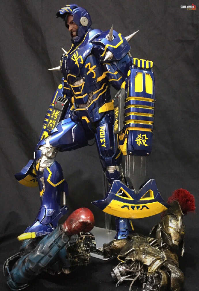 托尼史塔克《铁甲钢拳》吵闹小子钢铁侠盔甲