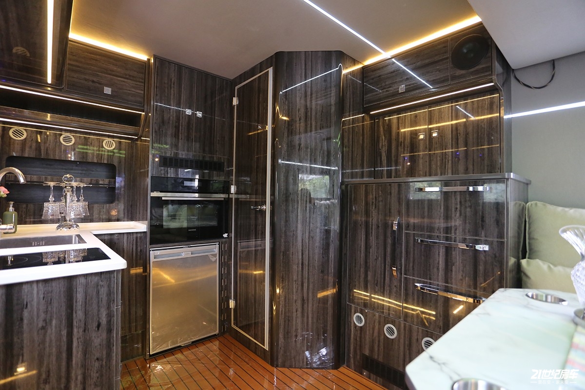 重汽房车汕德卡四驱,man底盘汕德卡